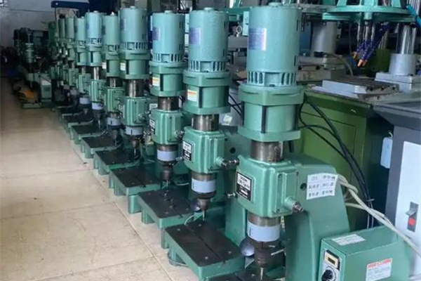 鉚釘機如何調整壓力？碩峰這樣說！